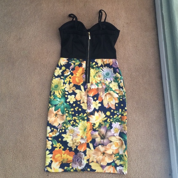 Dress - Picture 2 of 3