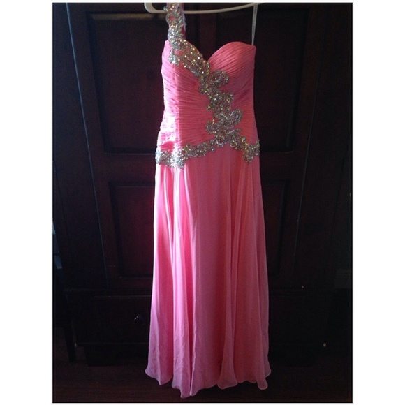 Tony Bowls PROM DRESS ๐๐๐๐ - Picture 2 of 4