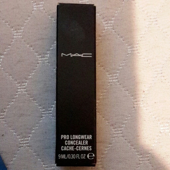 MAC Pro longwear concealer