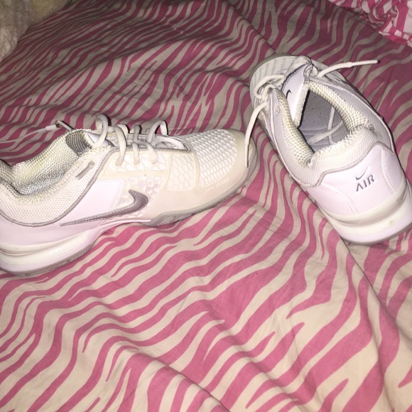 Nike air tennis shoes