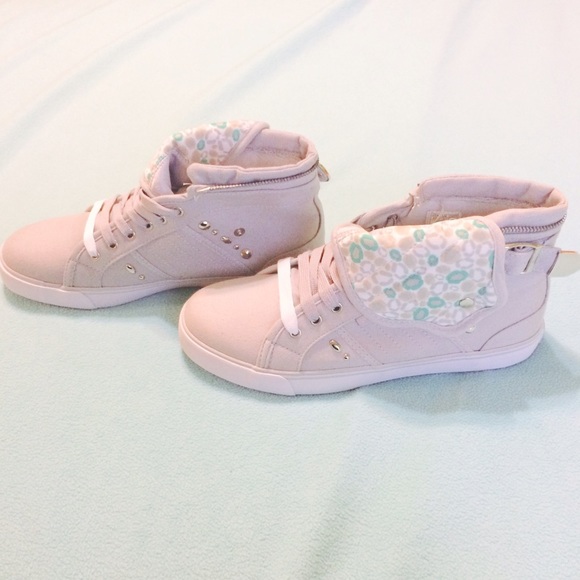 Style Sneakers