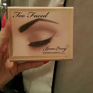 Too Faced Brow Envy kit