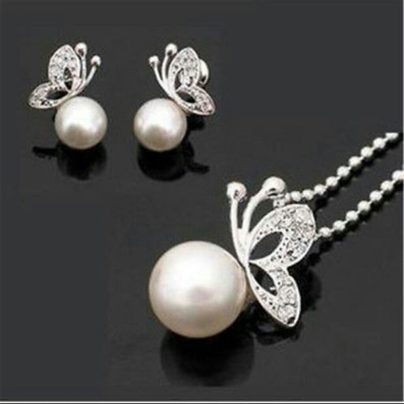 NWT Butterfly Wing Earring & Necklace Set