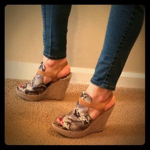 Carlos wedge by Carlos Santana. Worn only once!