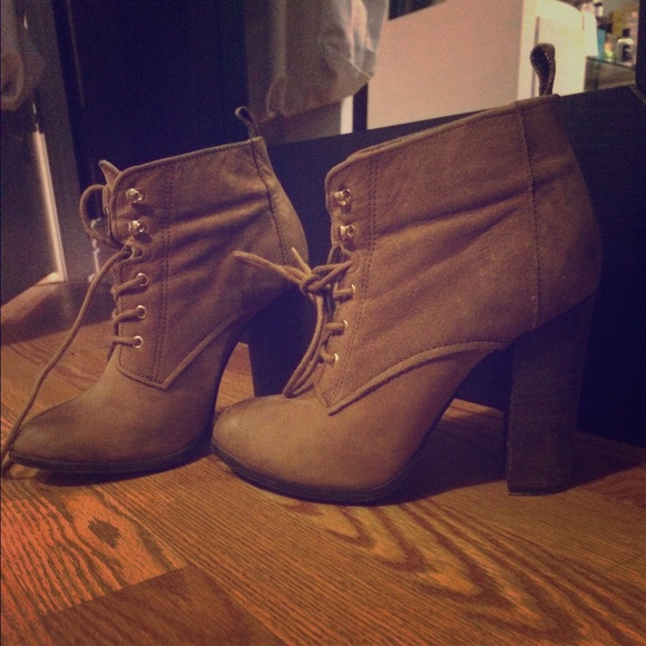 ❌❌❌TRADED❌❌❌ALDO tan suede booties