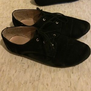 Black oxfords with gold rings