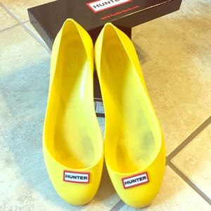 Hunter Boots Yellow Romilly Flats, size 7