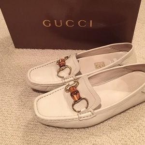 Cream bamboo toggle Gucci loafer