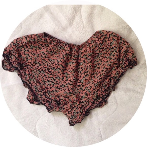 Brandy Melville floral vodis