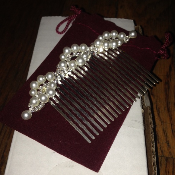 Pearl Hair Comb