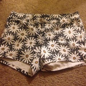 Flower Print Shorts 🌻