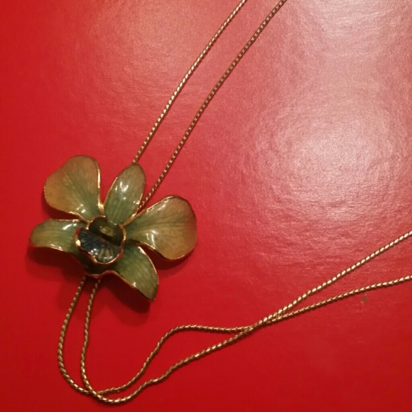 Real flower pendant cover with gold. - Picture 3 of 3