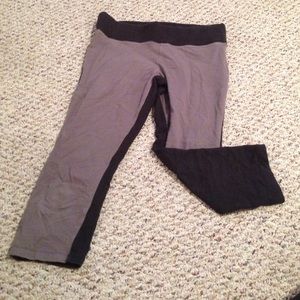VS PINK yoga fitted capri leggings