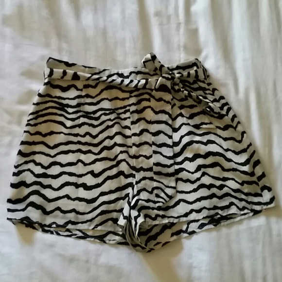 Forever 21 high waisted pattern shorts, small