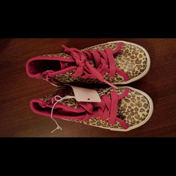 Toddler's size 9 shoes