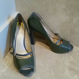 Green leather Nine West open toe heels