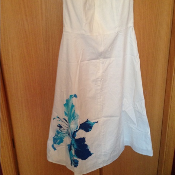 Express dress - Picture 3 of 3