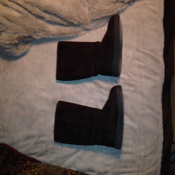 Dark brown Airwalk boots.