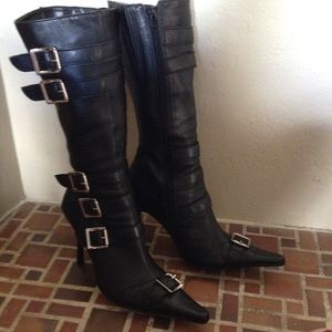 Hot summer nights in these knee high stacked boots