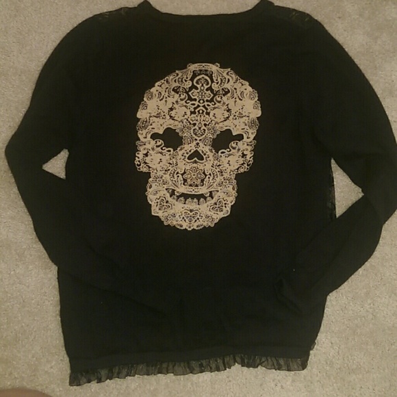 Black lace sweater with design of a skull