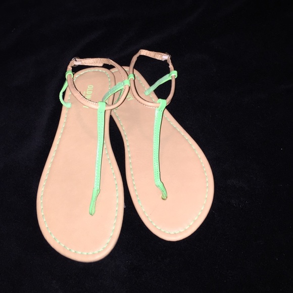 BRAND NEW Old Navy sandals size 8