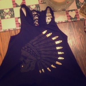 🚨TRADED🚨Tank top, skull on it, black and gold