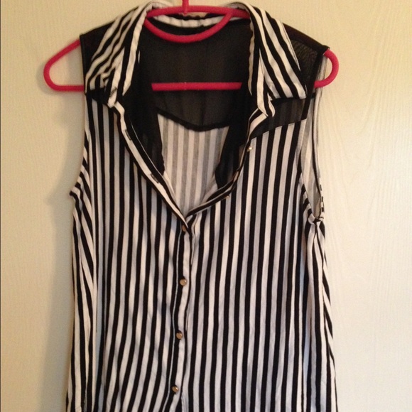 Cute black and white top