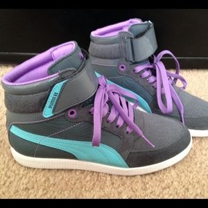 Puma high top tennis shoe sneakers