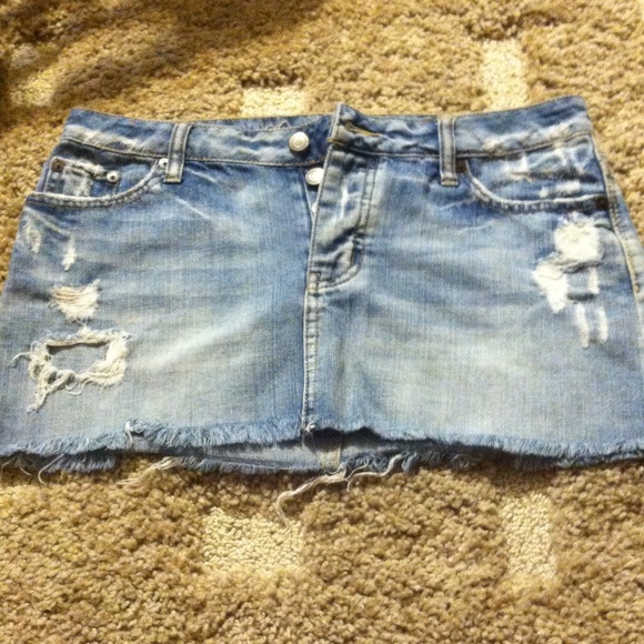 American eagle distressed mini skirt!