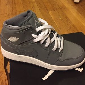 Air Jordan 1 Mid Cool Grey