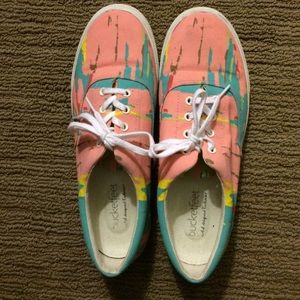 Bucket feet festival shoes