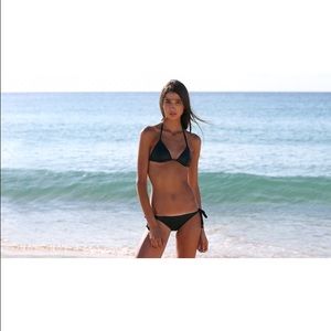 Triangl Bikini (Indy New York Noir)