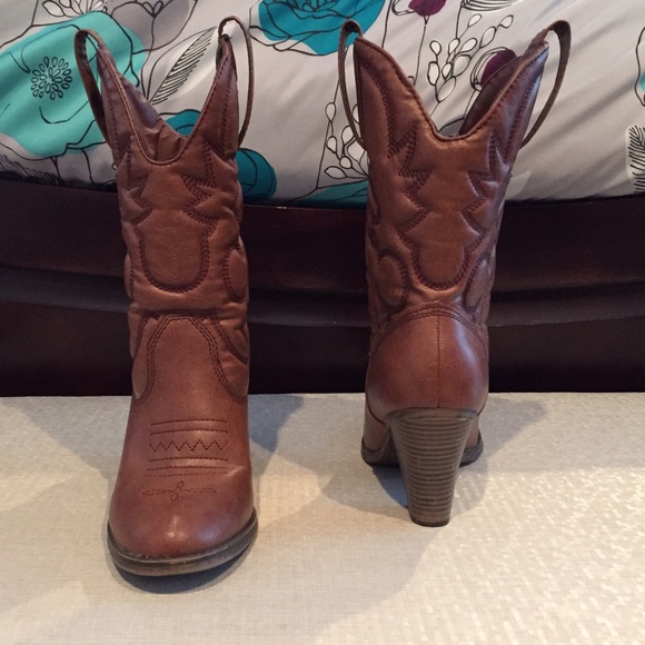Super cute cowgirl western brown boots!