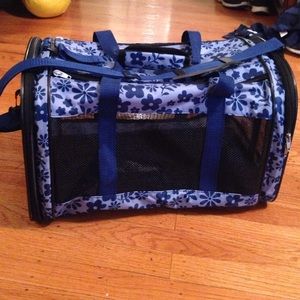 whisker city carrier