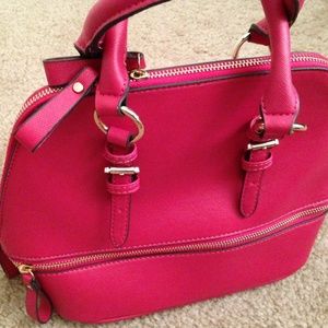 Cute pink purse! Strap included