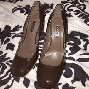 Patent leather brown shoes size 7