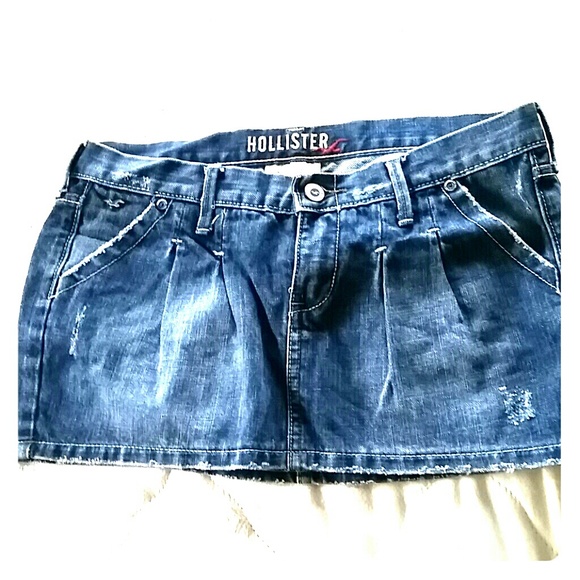 Hollister mini skirt