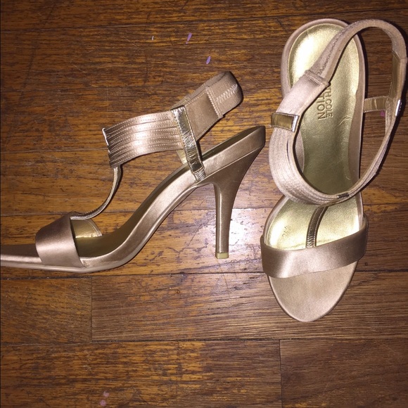 Kenneth Cole Reaction gold sandle heels