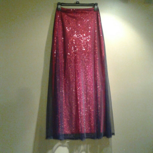 Nice gliter red skirt.