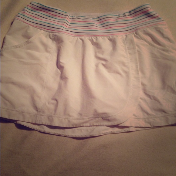 Zella size 6 white running/tennis skort