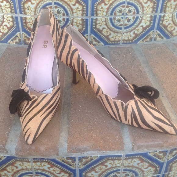 PRETTY GENUINE TAN/ BLK CALF HAIR PUMPS - Picture 1 of 3