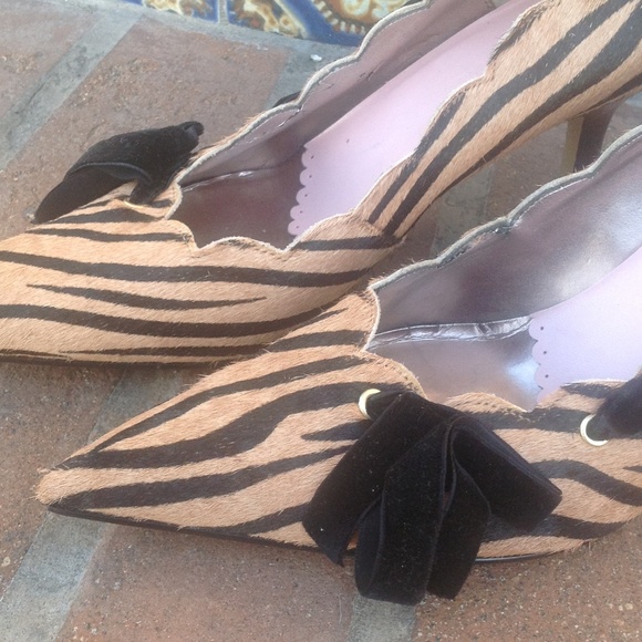 PRETTY GENUINE TAN/ BLK CALF HAIR PUMPS - Picture 2 of 3