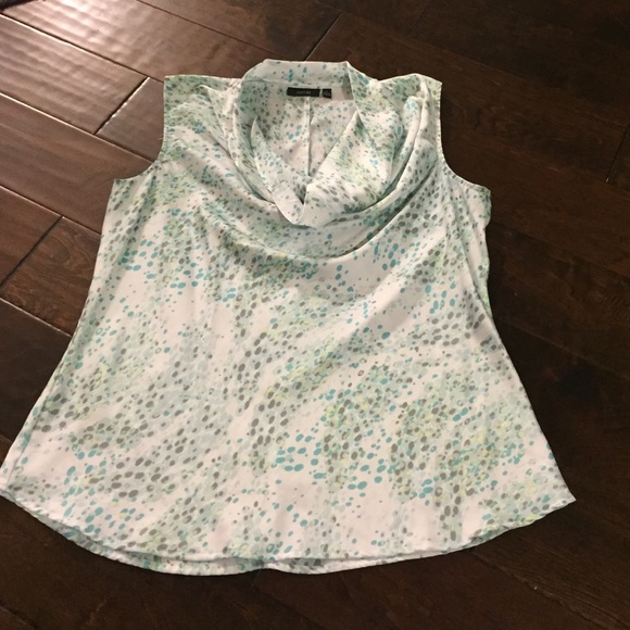 Apt 9 top