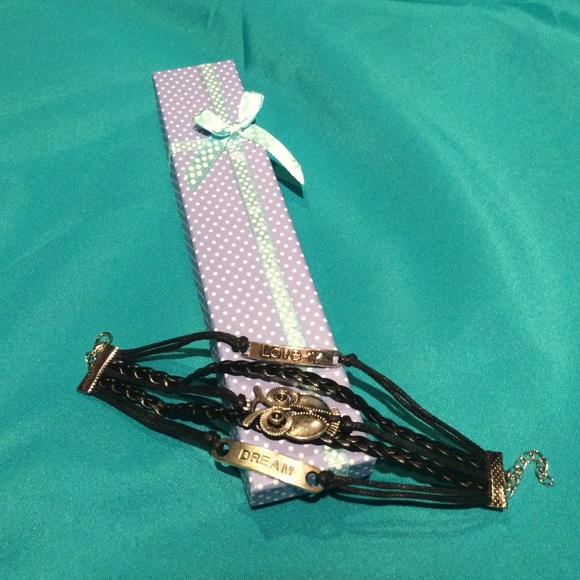 I will bracelet with the words dream and love