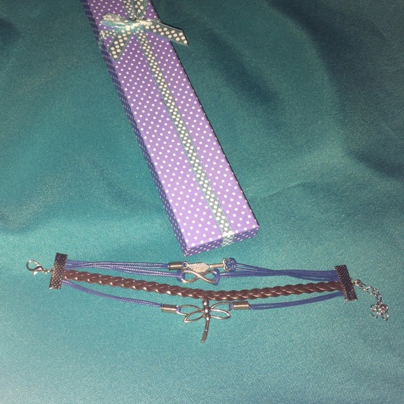 Dragonfly bracelet comes in a gift box, brand-new