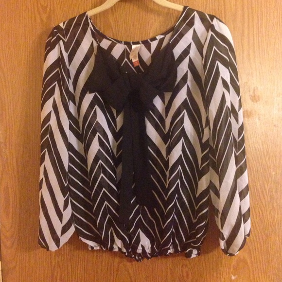 🔴 SALE 🔴 Chevron Print shirt - Picture 1 of 3