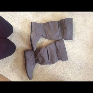 Grey boots