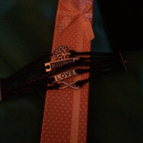 Best friends love bracelet brand-new in a gift box