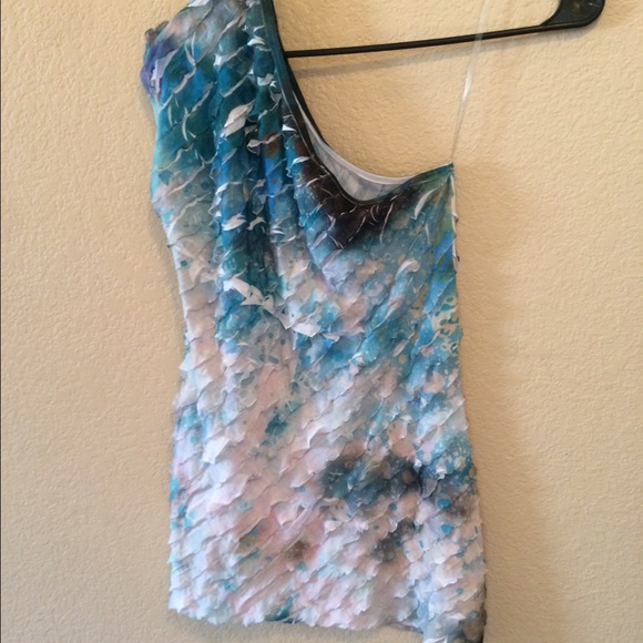 Single strap shirt