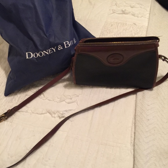 Vintage Dooney and Bourke crossbody
